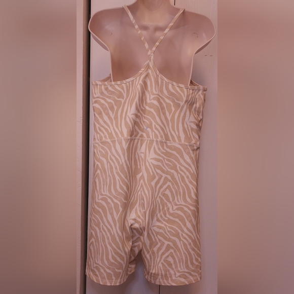 Old Navy Active Powerchill Beige Zebra Print Racerback Bodysuit Romper Size XL - Picture 10 of 11
